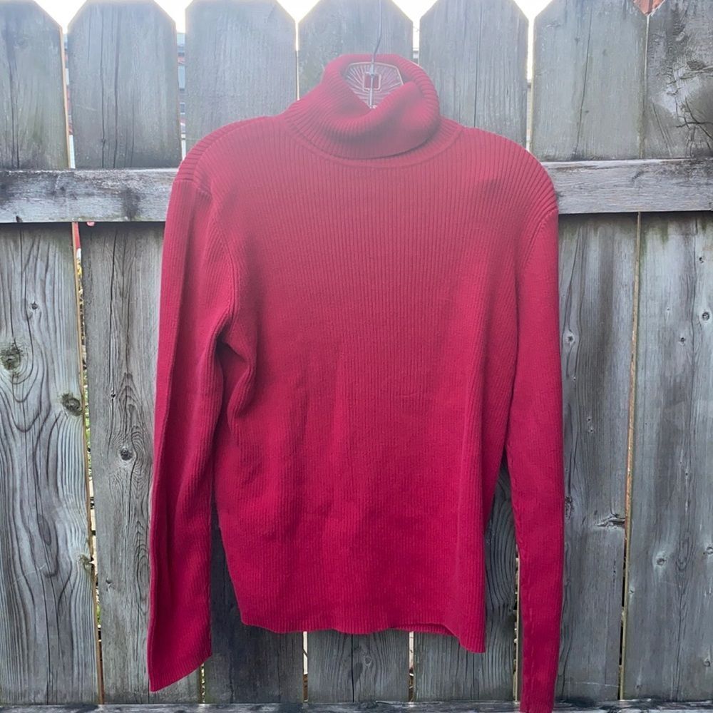 Karen Scott red turtleneck sz. S